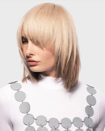 Blonde Haarfarbe mit Stufenschnitt – Friseur Rokoko Nürnberg